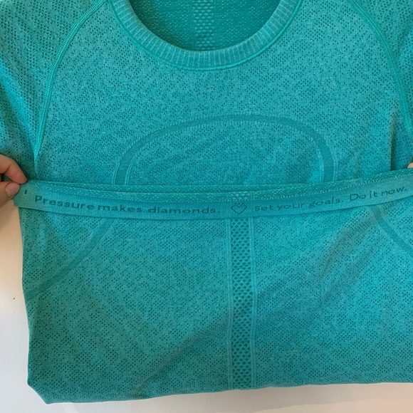 Lululemon Swifty Tech Short Sleeve - Picture 3 of 4